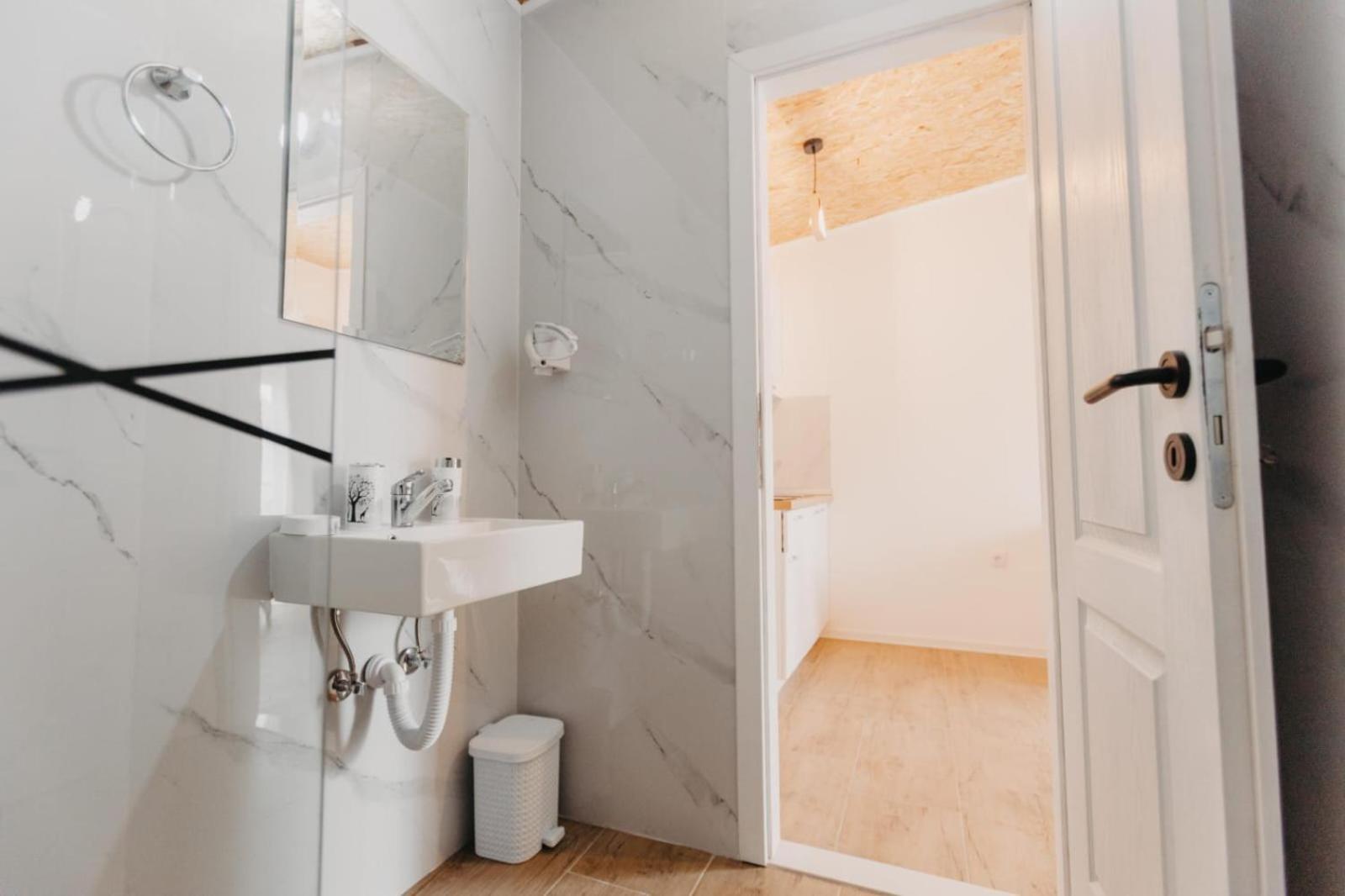 Nevesinje Apartmani Rosa מראה חיצוני תמונה