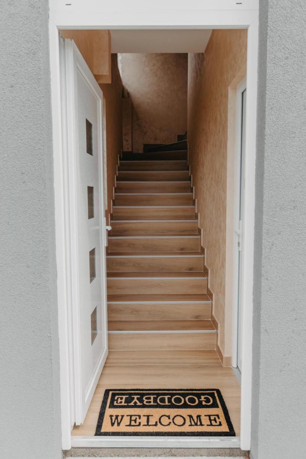 Nevesinje Apartmani Rosa מראה חיצוני תמונה